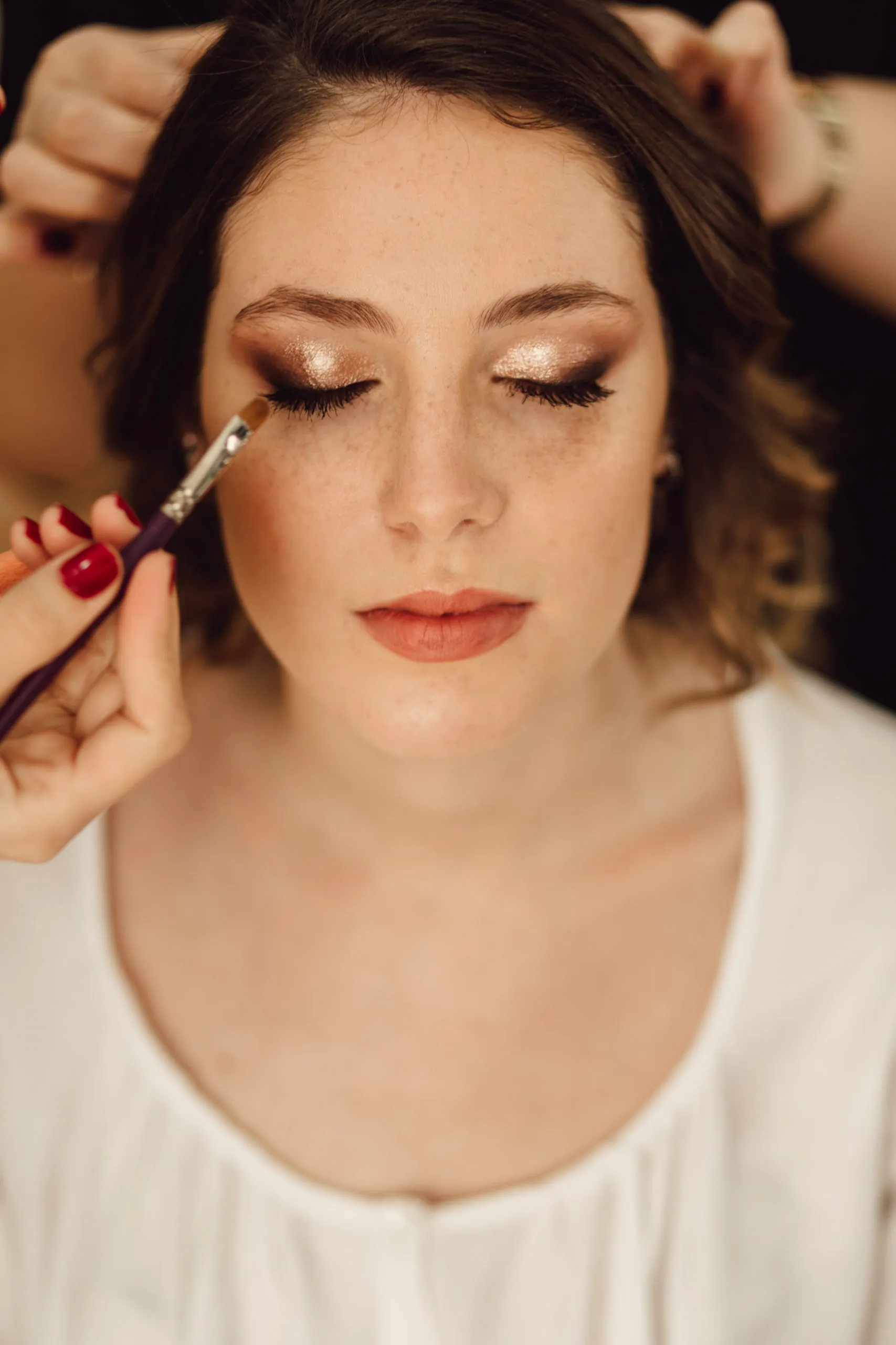 Maquillaje de novia con sombra dorada