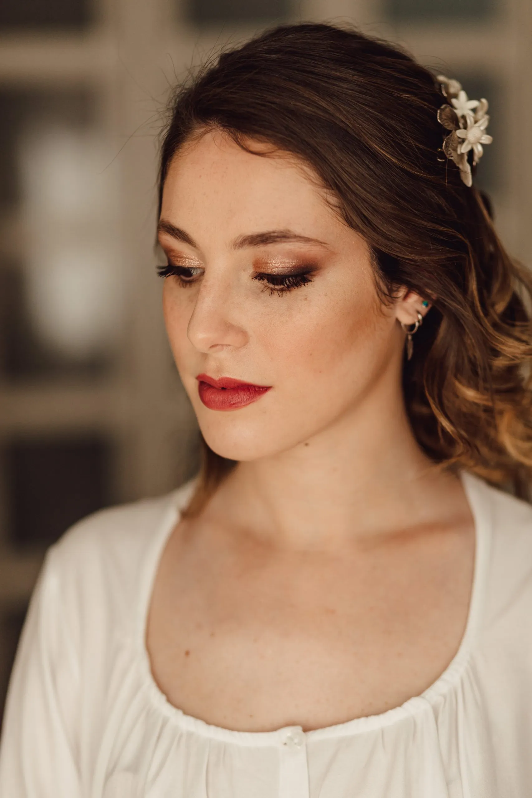Novia con maquillaje de ojos en tonos dorados, maquillada por Anartist
