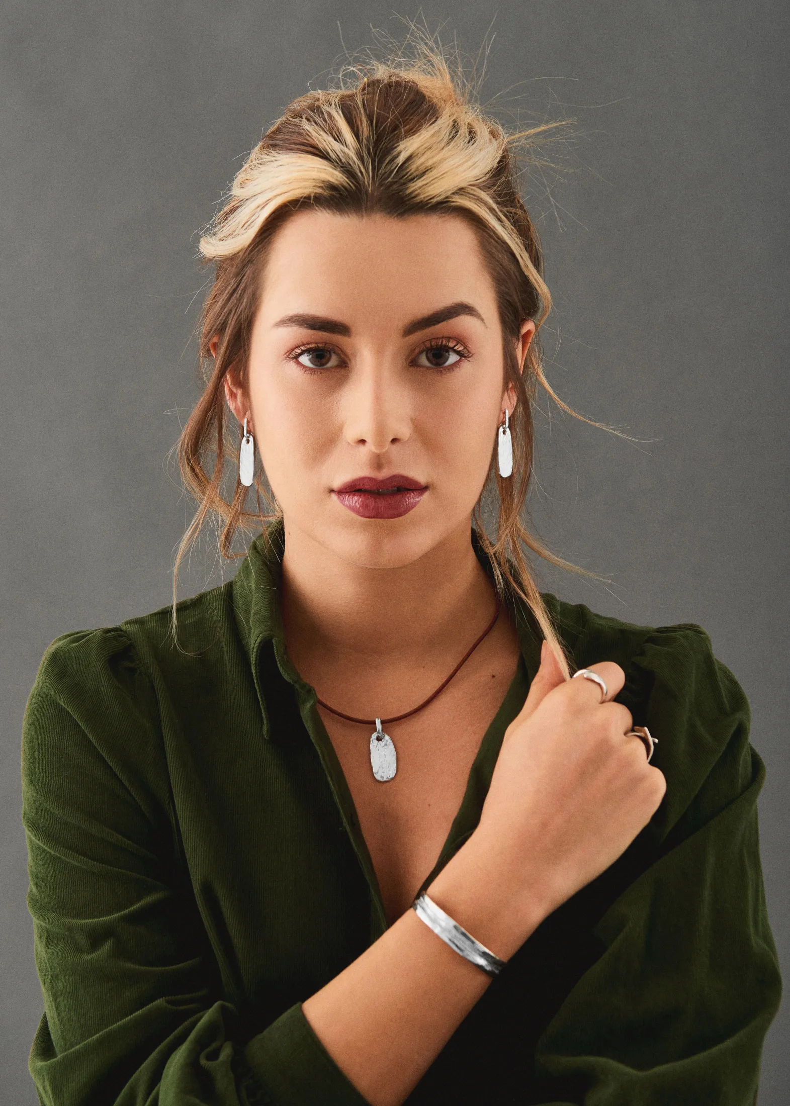 Modelo de la colección de joyas de Celine Maestroni